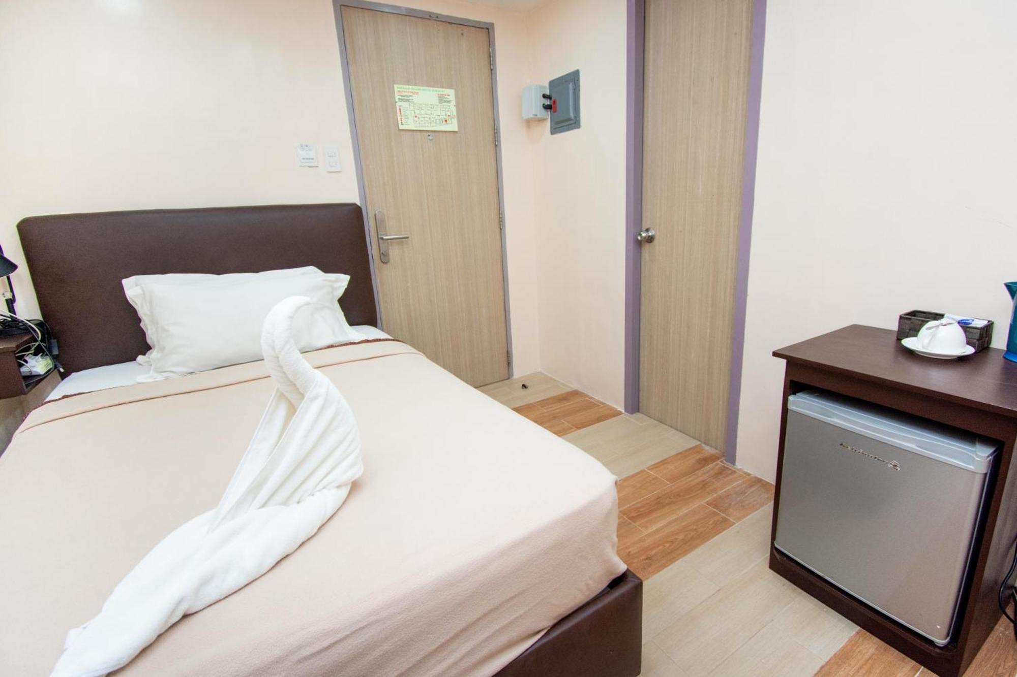 Emerald Island Hotel Balabag  Экстерьер фото