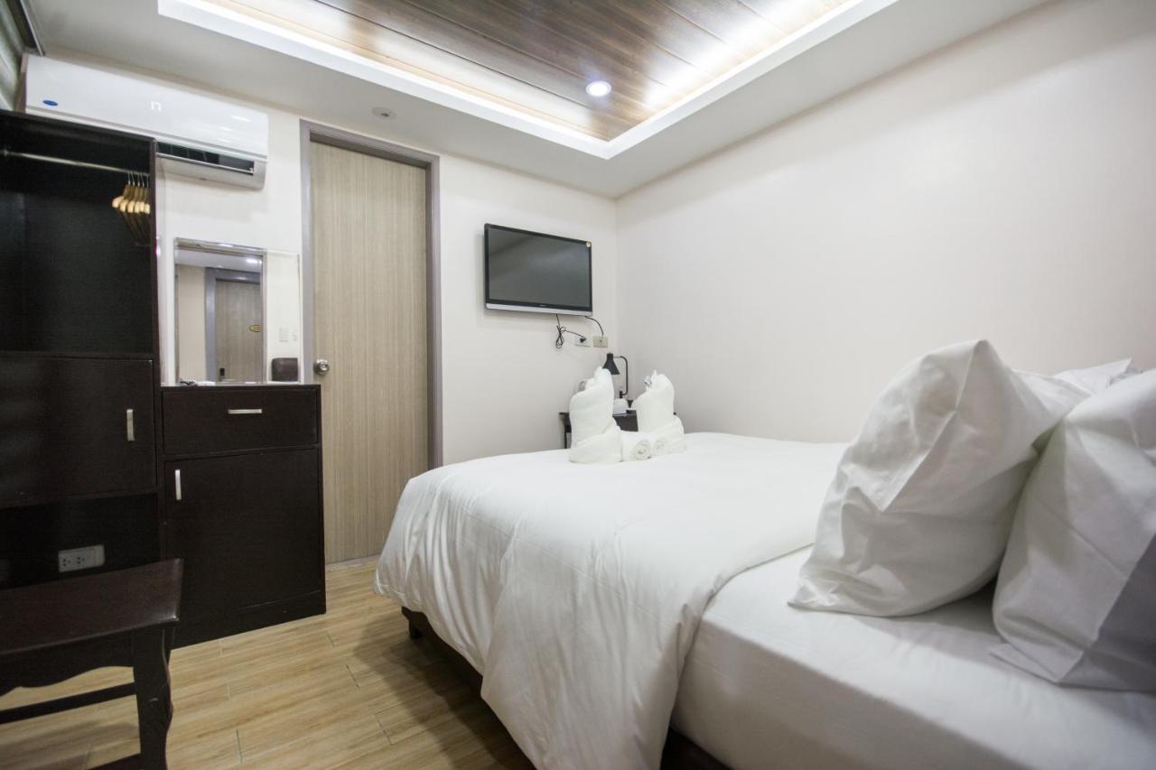 Emerald Island Hotel Balabag  Экстерьер фото