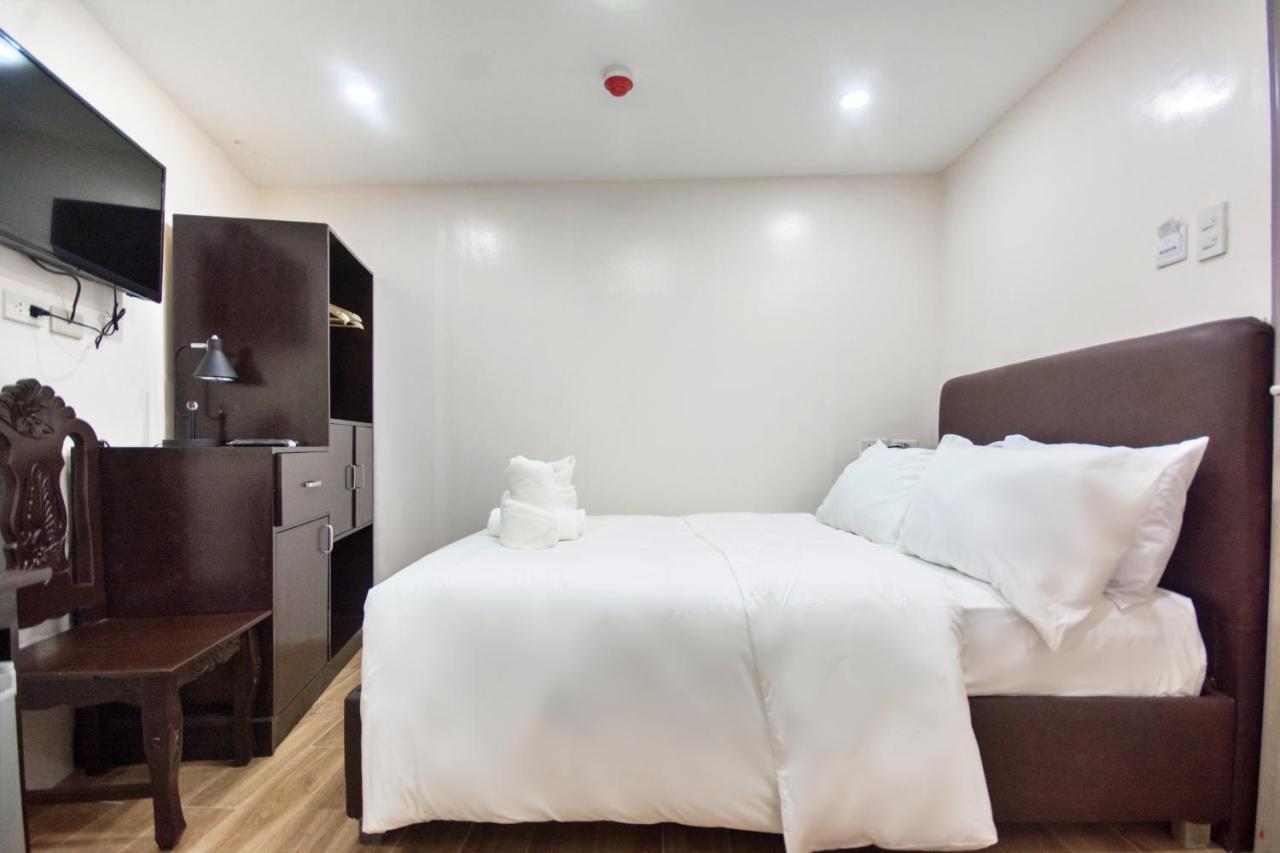 Emerald Island Hotel Balabag  Экстерьер фото