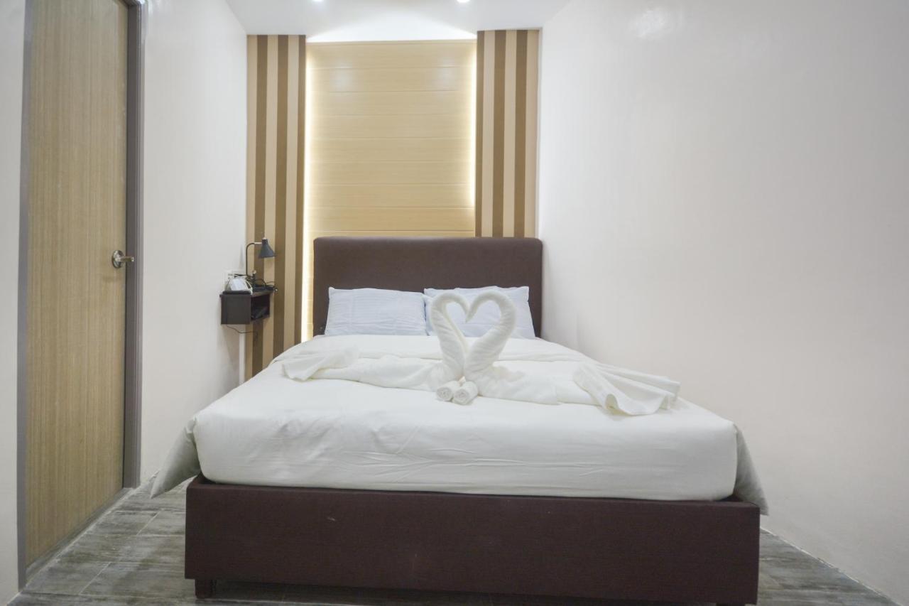 Emerald Island Hotel Balabag  Экстерьер фото